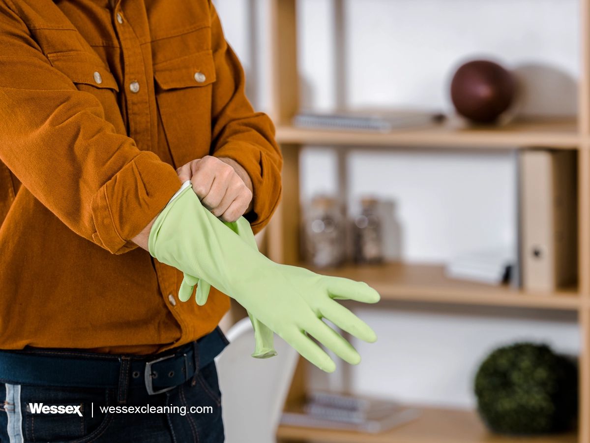 Biodegradable disposable gloves for eco-friendly cleaning, reducing waste and supporting sustainable practices.